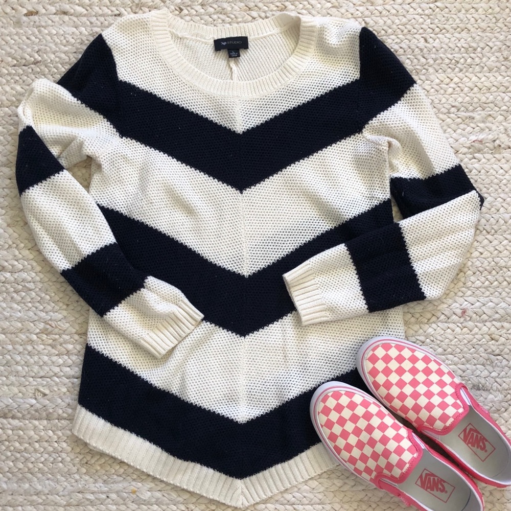 Navy & white sweater sz L ab studio